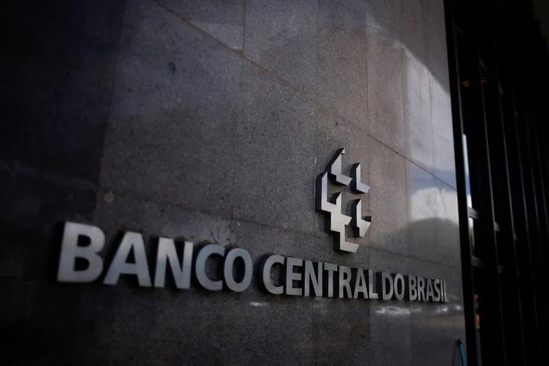 Copom reduz juros para 13,75% e condiciona cortes futuros a novos dados da economia